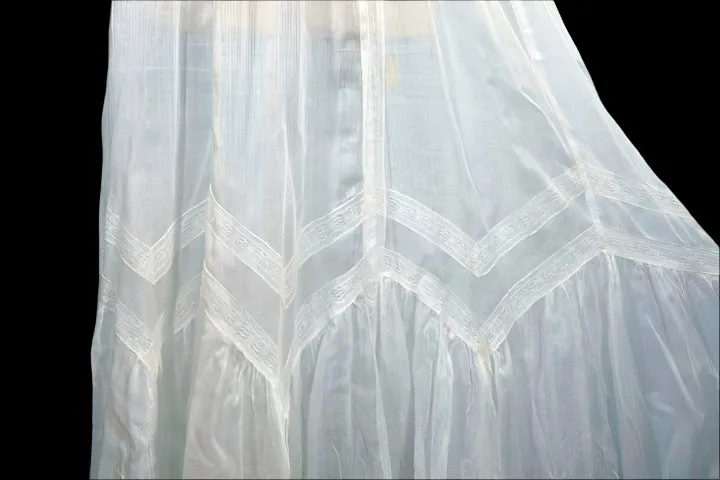 Antique 1900's Edwardian White Cotton Lace Victorian Lawn Dress, Vintage Wedding Dress XS