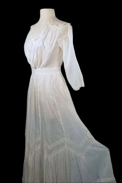 Antique 1900's Edwardian White Cotton Lace Victorian Lawn Dress, Vintage Wedding Dress XS