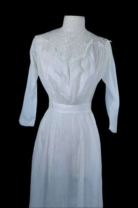 Antique 1900's Edwardian White Cotton Lace Victorian Lawn Dress, Vintage Wedding Dress XS