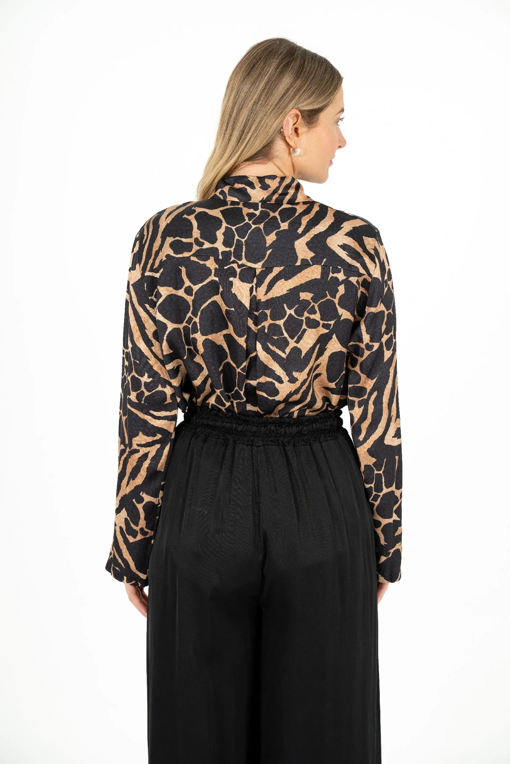 M Made in Italy – Printed Button-Down Dress Shirt With Scooped Hi/Low Hemline – Black Wild Animal