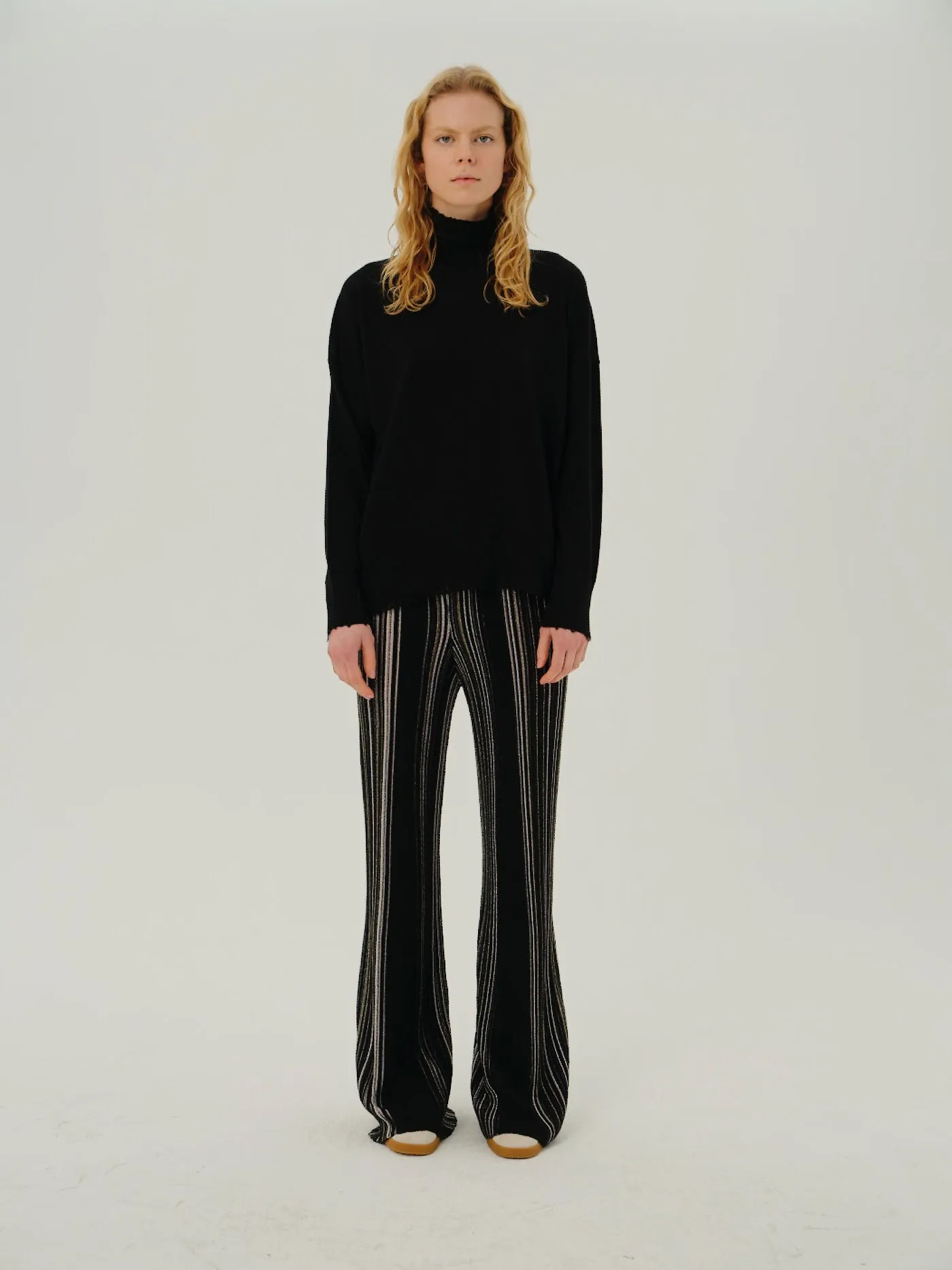 Sato - 100% Wool Turtleneck Black Sweater