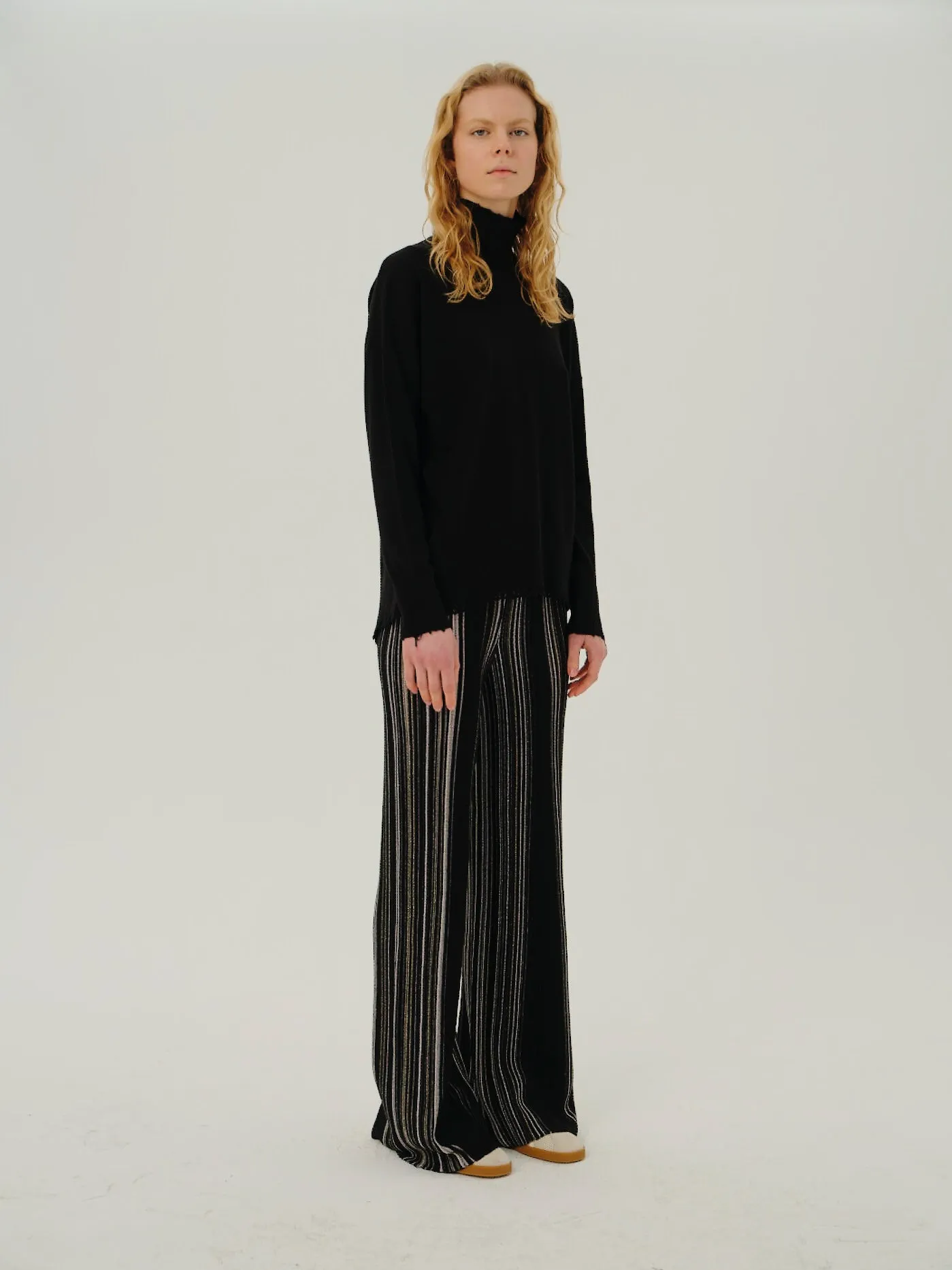Sato - 100% Wool Turtleneck Black Sweater