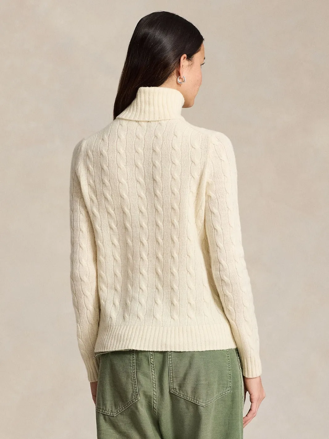 WOOL-CASHMERE CABLE TURTLENECK SWEATER Kremfarget