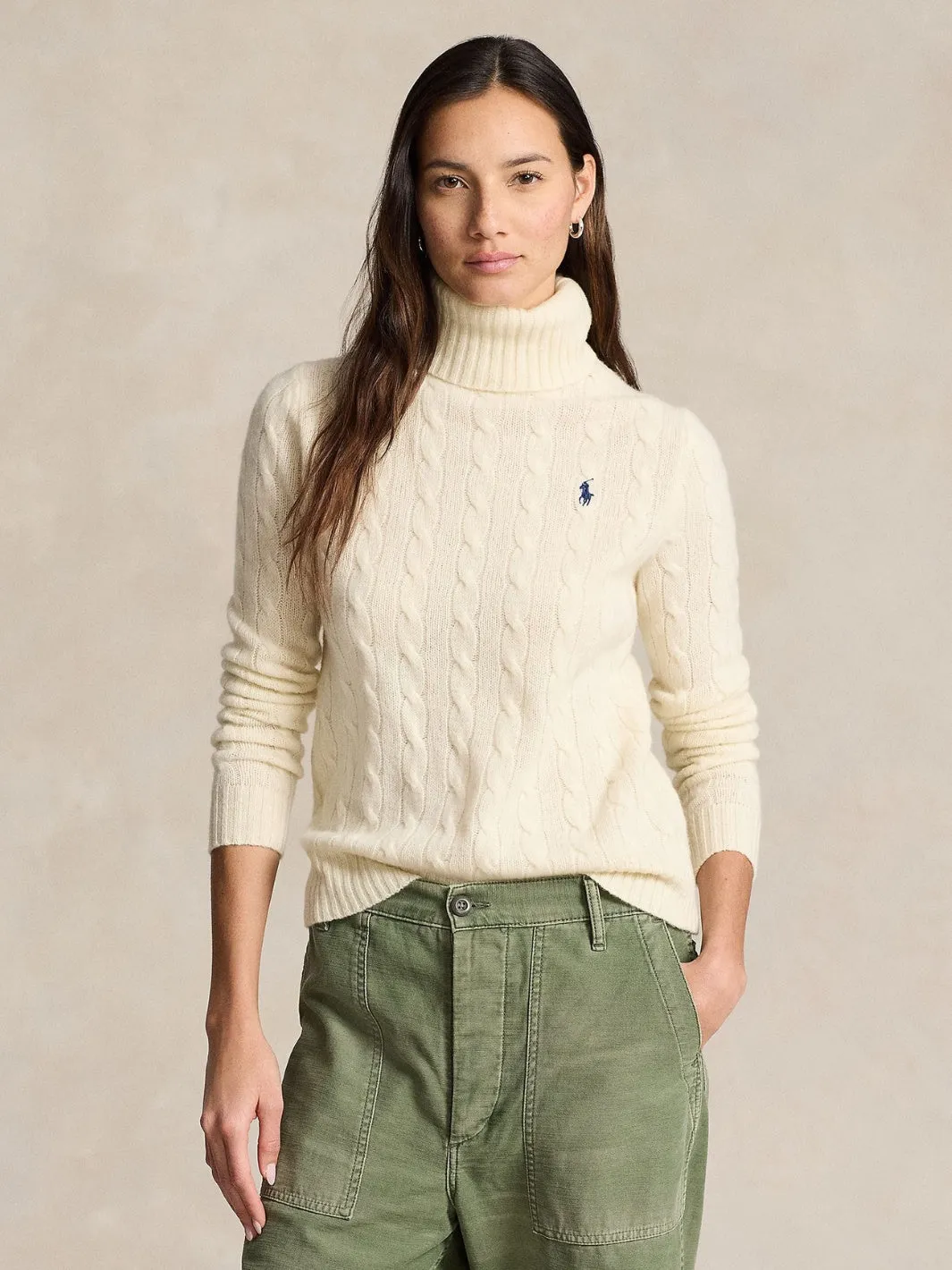 WOOL-CASHMERE CABLE TURTLENECK SWEATER Kremfarget